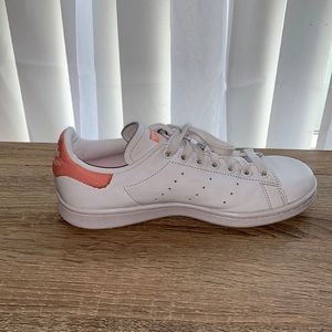 Adidas Stan Smith, peach size 7. Cute and comfy, slightly worn
